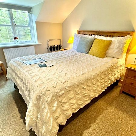 The Crown Inn West Down Экстерьер фото