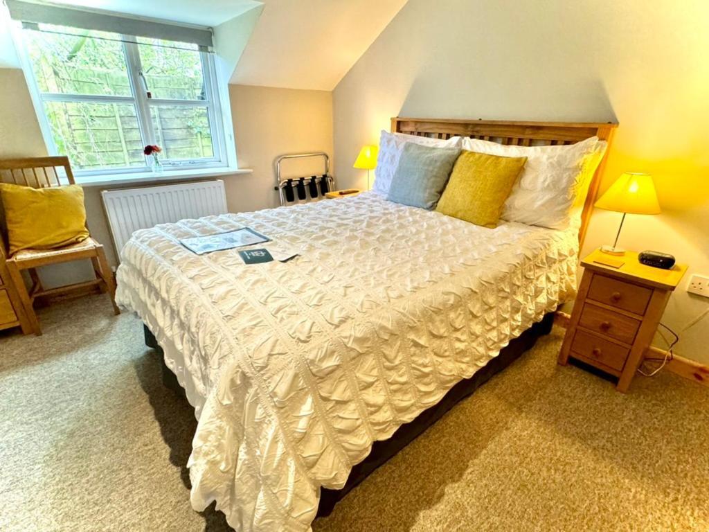 The Crown Inn West Down Экстерьер фото