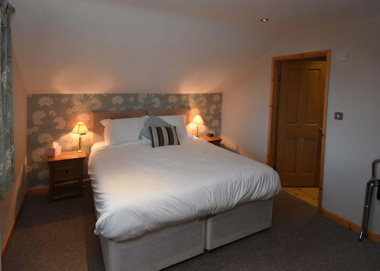 The Crown Inn West Down Экстерьер фото